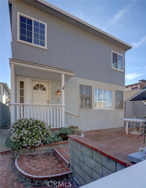 230 30th Street, Hermosa Beach, California 90254, 5 Bedrooms Bedrooms, ,3 BathroomsBathrooms,Residential,Sold,30th,SB22001152