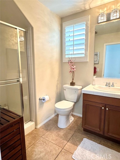 Detail Gallery Image 9 of 14 For 24325 El Molina Ave, Valencia,  CA 91355 - 4 Beds | 2/1 Baths