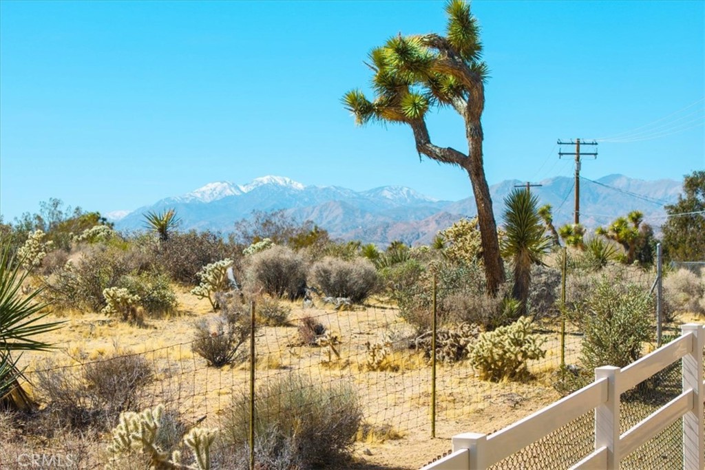 https://media.crmls.org/medias/7124869a-114b-44e7-9dc3-2e7680a48728.jpg?preset=X-Large