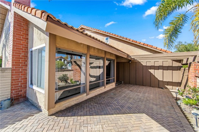 Detail Gallery Image 6 of 67 For 16293 Wayfarer Ln, Huntington Beach,  CA 92649 - 5 Beds | 3/1 Baths