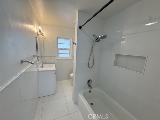 Detail Gallery Image 11 of 21 For 5934 Calvin Ave, Tarzana,  CA 91356 - 3 Beds | 2 Baths