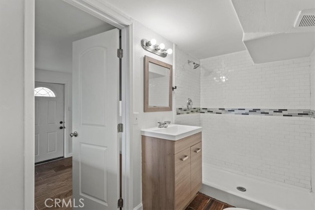 Detail Gallery Image 53 of 61 For 5160 Medina Rd, Woodland Hills,  CA 91364 - 3 Beds | 2/1 Baths