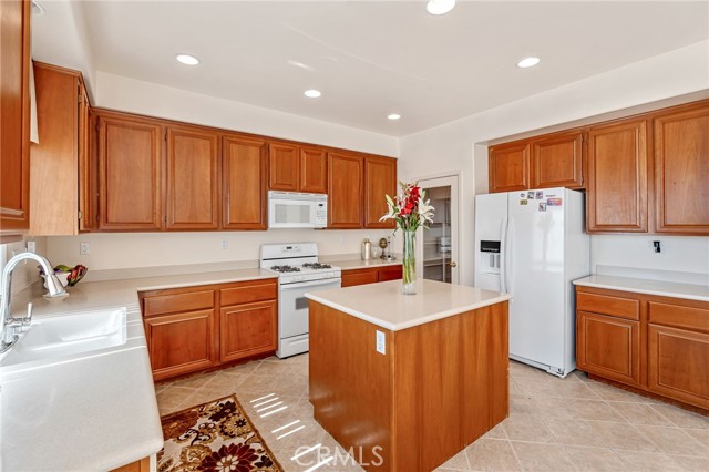 Detail Gallery Image 15 of 41 For 1070 Mandevilla Way, Corona,  CA 92879 - 3 Beds | 3/1 Baths