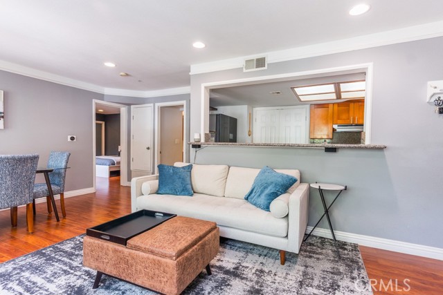 110 W Maple Street, Glendale CA: https://media.crmls.org/medias/71286ec2-abe1-404d-994d-a93dae48956f.jpg