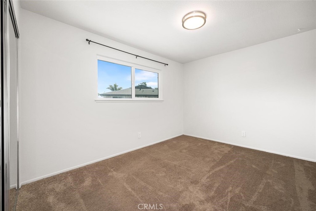 https://media.crmls.org/medias/7128f4f5-bc00-4ee7-b823-aadaeea8ae75.jpg?preset=X-Large