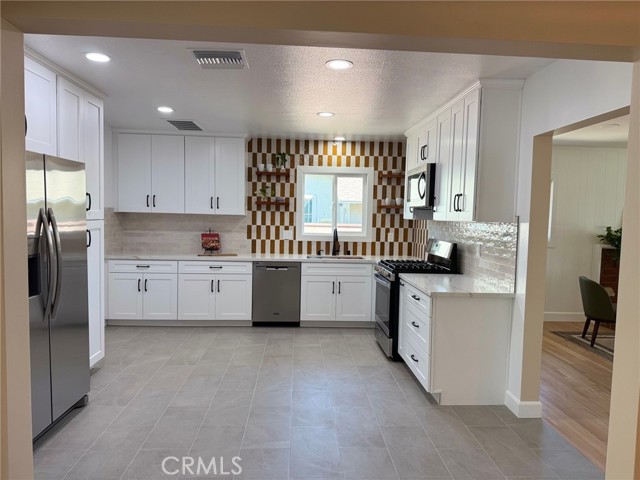 Detail Gallery Image 9 of 30 For 822 W 5th St, Ontario,  CA 91762 - 3 Beds | 2 Baths