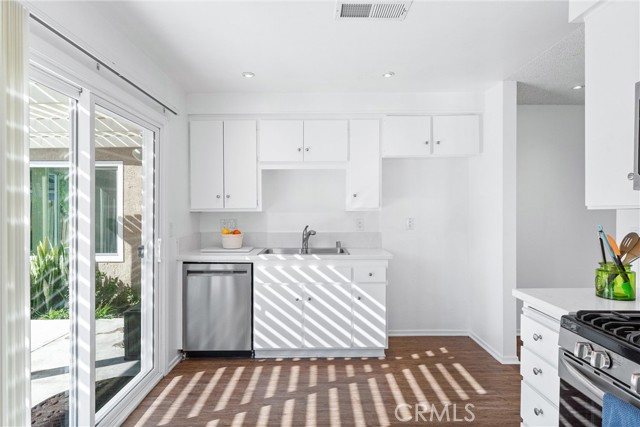 14882 Groveview Lane, Irvine CA: https://media.crmls.org/medias/71291d03-c319-441a-90a0-7d40ff8eeac7.jpg