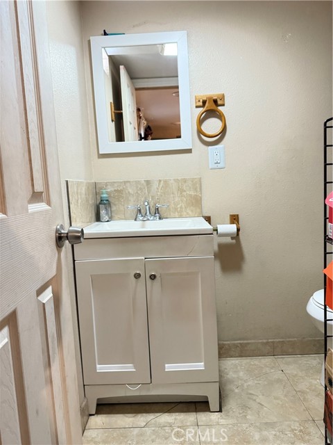 5162 E Florence Avenue Spc., Bell CA: https://media.crmls.org/medias/712b46e7-aff5-4d6f-8f1e-78b8f5dad9d3.jpg