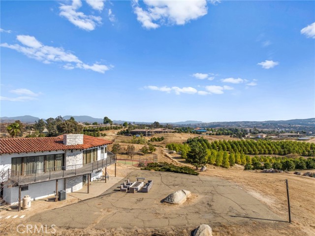 38225 Camino Sierra Road, Temecula CA: https://media.crmls.org/medias/712b4995-e4e5-45a8-af81-1008cbdf1ef0.jpg