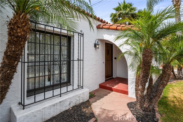 Detail Gallery Image 2 of 38 For 5022 E Broadway, Long Beach,  CA 90803 - 2 Beds | 2 Baths