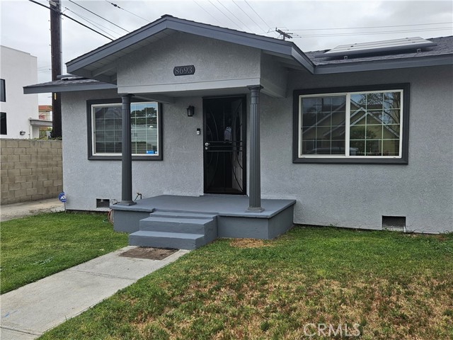 Detail Gallery Image 1 of 26 For 8693 San Carlos Ave, South Gate,  CA 90280 - 4 Beds | 2 Baths