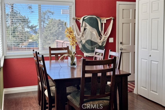 Detail Gallery Image 4 of 27 For 1395 Flintridge, Big Bear City,  CA 92314 - 3 Beds | 2 Baths