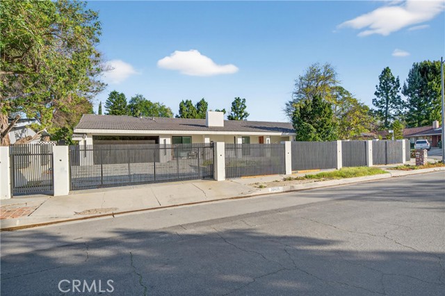 Detail Gallery Image 4 of 62 For 20431 Germain, Chatsworth,  CA 91311 - 5 Beds | 3/1 Baths