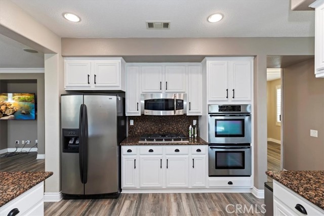 8214 Lavender Lane, Riverside CA: https://media.crmls.org/medias/712d7047-04e8-484d-884a-a9d31bc0edaa.jpg