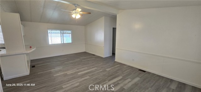 10129 Wrangler Way, Corona CA: https://media.crmls.org/medias/712db2ce-a0ac-42be-a7d9-42a73421c997.jpg