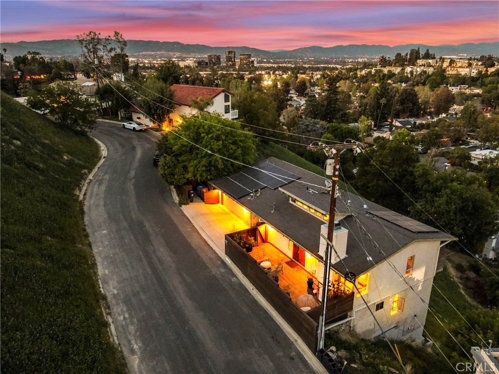 https://media.crmls.org/medias/712e1500-94dc-45f8-80d3-993944b5ff80.jpg?preset=X-Large