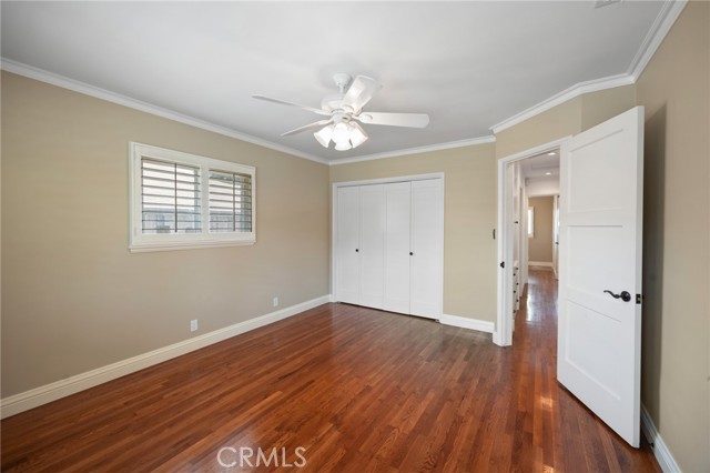 160 Mauna Loa Drive, Monrovia CA: https://media.crmls.org/medias/71306005-1ffd-4760-8deb-567bb53a8471.jpg
