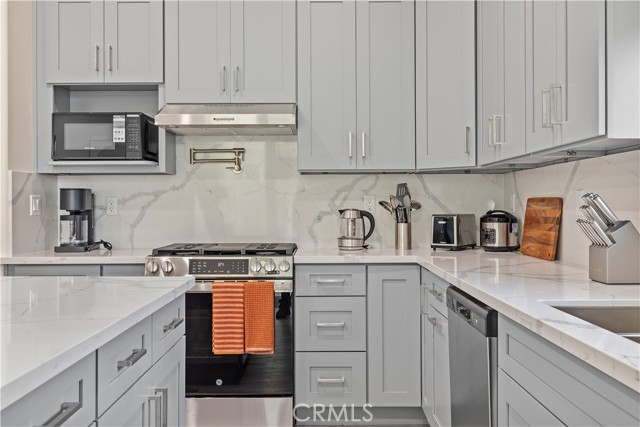 Detail Gallery Image 18 of 31 For 305 N Mountain View St, Santa Ana,  CA 92703 - 3 Beds | 3/1 Baths