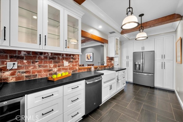 Detail Gallery Image 22 of 52 For 1167 Roxbury Dr #103,  Los Angeles,  CA 90035 - 2 Beds | 4/1 Baths