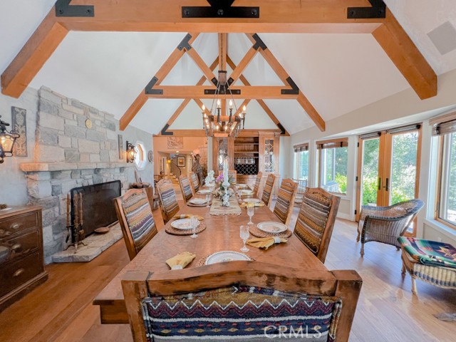 923 Lake Edge Way, Lake Arrowhead CA: https://media.crmls.org/medias/71313f67-c25c-4d30-b1d3-ee7fc9940a27.jpg