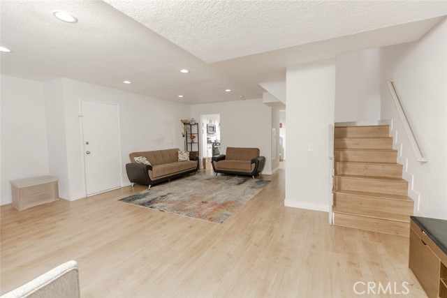 Detail Gallery Image 8 of 27 For 2850 Montrose Ave #6,  La Crescenta,  CA 91214 - 3 Beds | 3 Baths