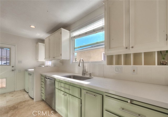 Detail Gallery Image 3 of 36 For 4746 Obispo Ave, Lakewood,  CA 90712 - 4 Beds | 2 Baths