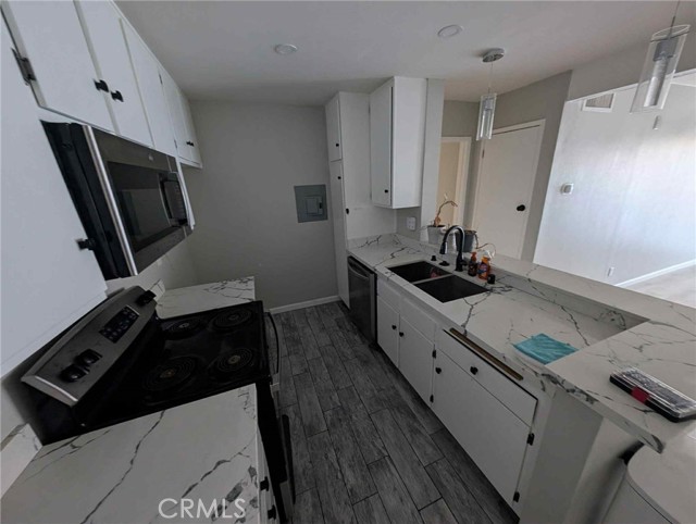 Detail Gallery Image 1 of 15 For 5460 White Oak Avenue #302, Encino,  CA 91316 - 2 Beds | 2 Baths