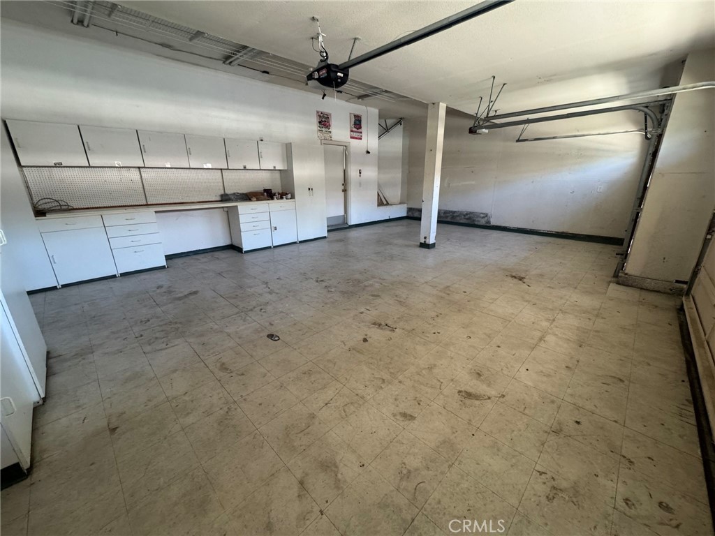 https://media.crmls.org/medias/7136c57a-eec0-447a-928c-18fd1cb592f0.jpg?preset=X-Large