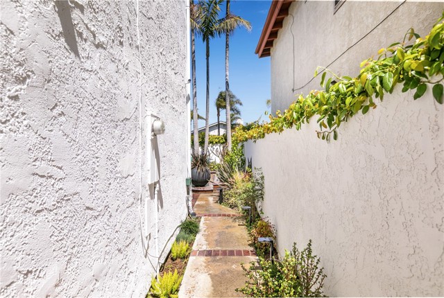 4651 Los Patos Avenue, Huntington Beach CA: https://media.crmls.org/medias/7138afd2-5998-42dc-b1ea-bf00b1ec8312.jpg