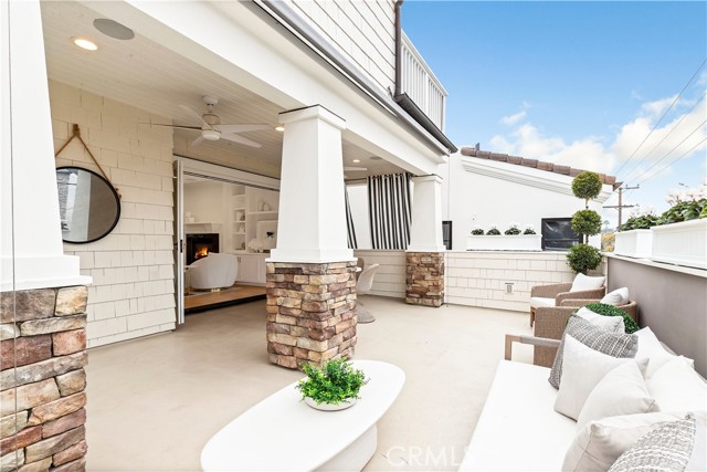 Detail Gallery Image 12 of 28 For 3731 4th Ave, Corona Del Mar,  CA 92625 - 3 Beds | 2/1 Baths