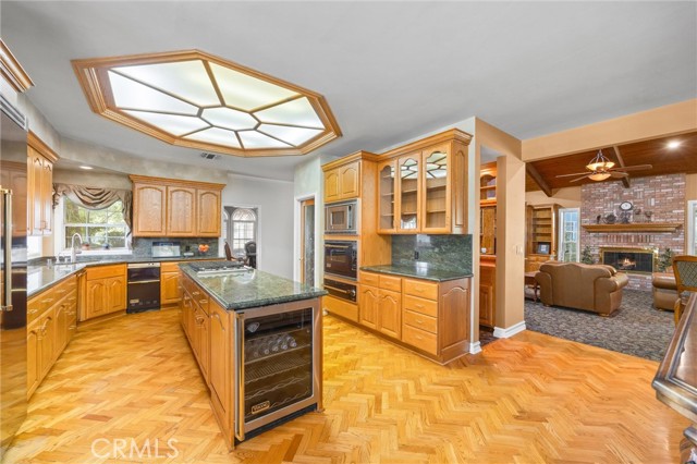 Detail Gallery Image 16 of 72 For 8905 Saint Cloud Ln, Bakersfield,  CA 93311 - 4 Beds | 4/1 Baths