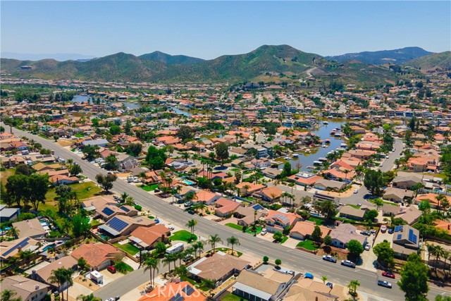 23849 Canyon Lake N Drive, Canyon Lake CA: https://media.crmls.org/medias/713ace98-e648-4953-8ecc-97bf0ad2a09f.jpg