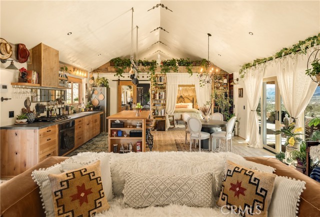 Detail Gallery Image 4 of 74 For 5517 Bartlett Mountain Rd, Joshua Tree,  CA 92252 - 2 Beds | 2 Baths