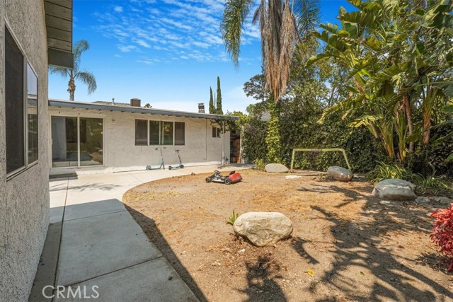 18352 Bessemer Street, Tarzana CA: https://media.crmls.org/medias/713b5d3c-3eef-48e5-b3dc-16d6a8682916.jpg