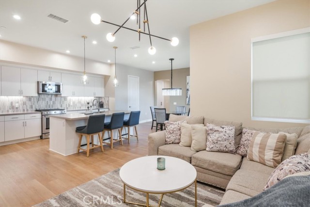 1118 S urbana S, Anaheim CA: https://media.crmls.org/medias/713c5f06-f26d-45cb-992e-aa9dd5534728.jpg