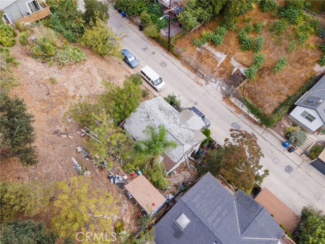 325 Museum Dr, Los Angeles CA: https://media.crmls.org/medias/713e4540-bfb7-471c-a23b-5169bec5e23b.jpg