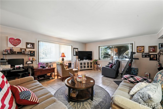 11702 Lakewood Boulevard, Downey CA: https://media.crmls.org/medias/713fd3b2-ab78-4918-94f4-cacc42c1fa35.jpg