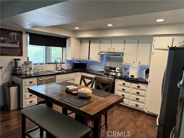 Detail Gallery Image 12 of 21 For 26032 Amy Ln, Hemet,  CA 92544 - 3 Beds | 2 Baths