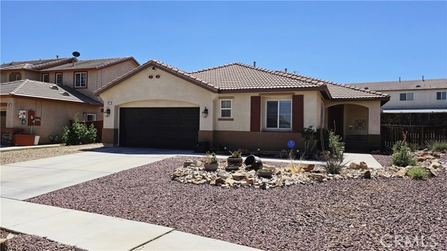 Detail Gallery Image 2 of 32 For 13817 Grant Way, Oak Hills,  CA 92344 - 4 Beds | 2 Baths