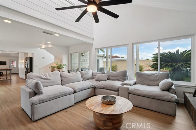 242 N Camino Arroyo, Anaheim CA: https://media.crmls.org/medias/7140ea56-7cdc-4d2f-b81d-80f093470467.jpg