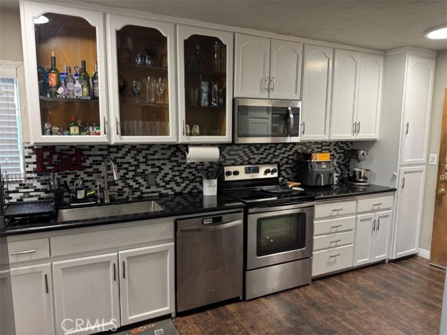 Detail Gallery Image 9 of 22 For 6045 Harding Ave, South Gate,  CA 90280 - 2 Beds | 2 Baths