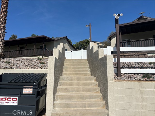 9335 Chimney Rock Lane, El Cajon CA: https://media.crmls.org/medias/7142957a-efab-4b7c-a65e-26ed57616905.jpg