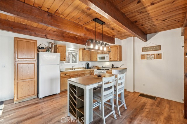 Detail Gallery Image 11 of 24 For 2409 Spring Oak Dr, Running Springs,  CA 92382 - 2 Beds | 2 Baths