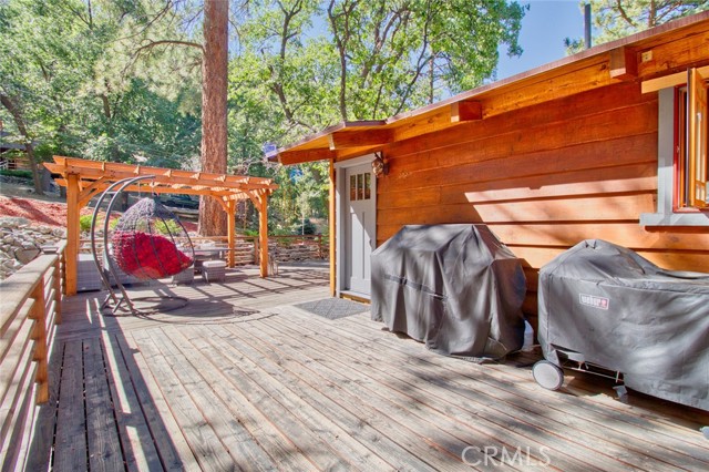 5475 Acorn Trail, Wrightwood CA: https://media.crmls.org/medias/7143ee24-ce4d-478e-893b-3c25f97f19f6.jpg