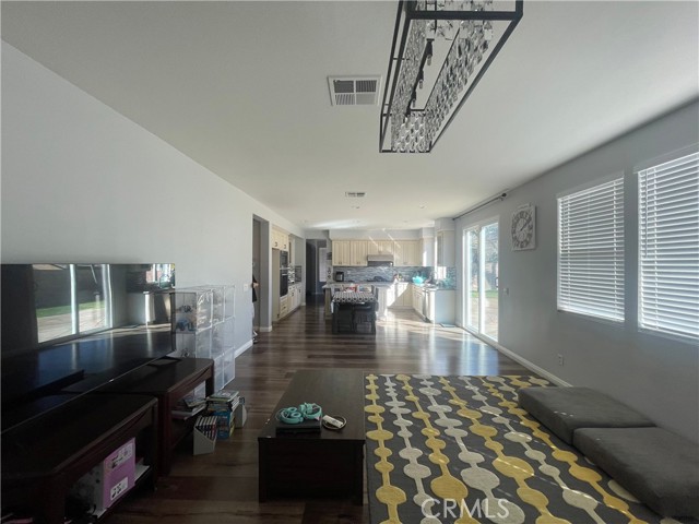 Detail Gallery Image 4 of 13 For 14275 English Setter, Corona,  CA 92880 - 5 Beds | 3 Baths