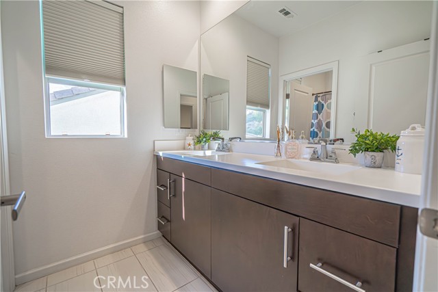 Detail Gallery Image 37 of 59 For 18642 Cedar Crest Dr, Canyon Country,  CA 91387 - 4 Beds | 3 Baths