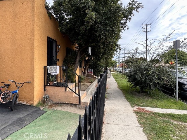 Detail Gallery Image 4 of 13 For 7700 Mckinley, Los Angeles,  CA 90001 - – Beds | – Baths