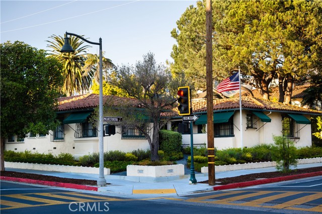 Detail Gallery Image 2 of 26 For 103 E Micheltorena St, Santa Barbara,  CA 93101 - 7 Beds | –/3 Baths