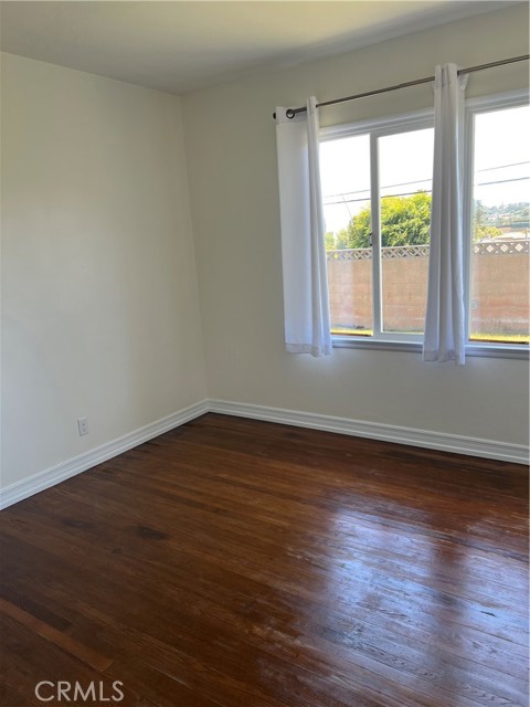 Detail Gallery Image 4 of 7 For 1310 Curtis Ave, Manhattan Beach,  CA 90266 - 3 Beds | 1 Baths