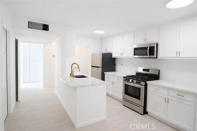 Detail Gallery Image 4 of 15 For 421 S La Fayette Park #404,  Los Angeles,  CA 90057 - 2 Beds | 1 Baths